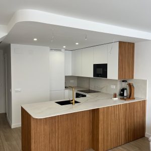 Cocina a medida Oñati blanco mate